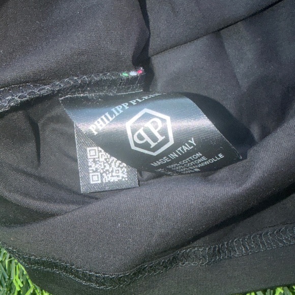 Philipp Plein Black Tee with Silver Skull Design - Picture 7 of 7